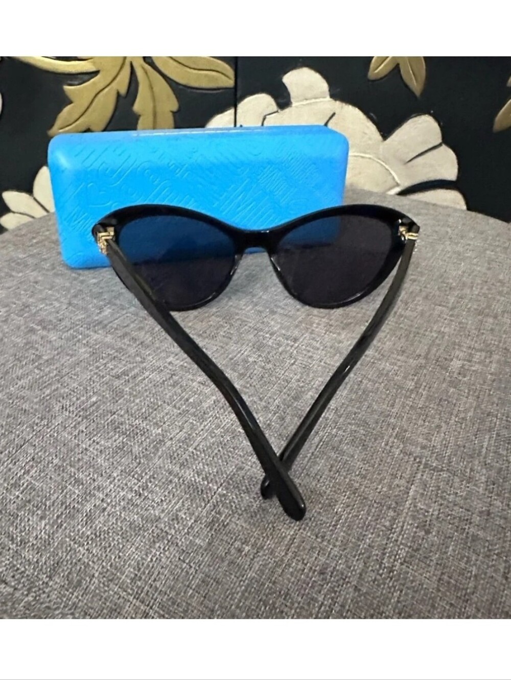 Love Moschino Sunglasses Black - Picture 6 of 11